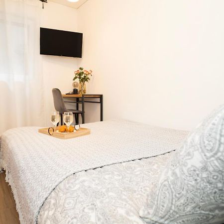 Downhill Apartment On The Groundfloor Kaunas Bagian luar foto