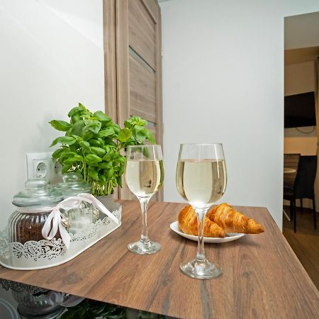 Downhill Apartment On The Groundfloor Kaunas Bagian luar foto
