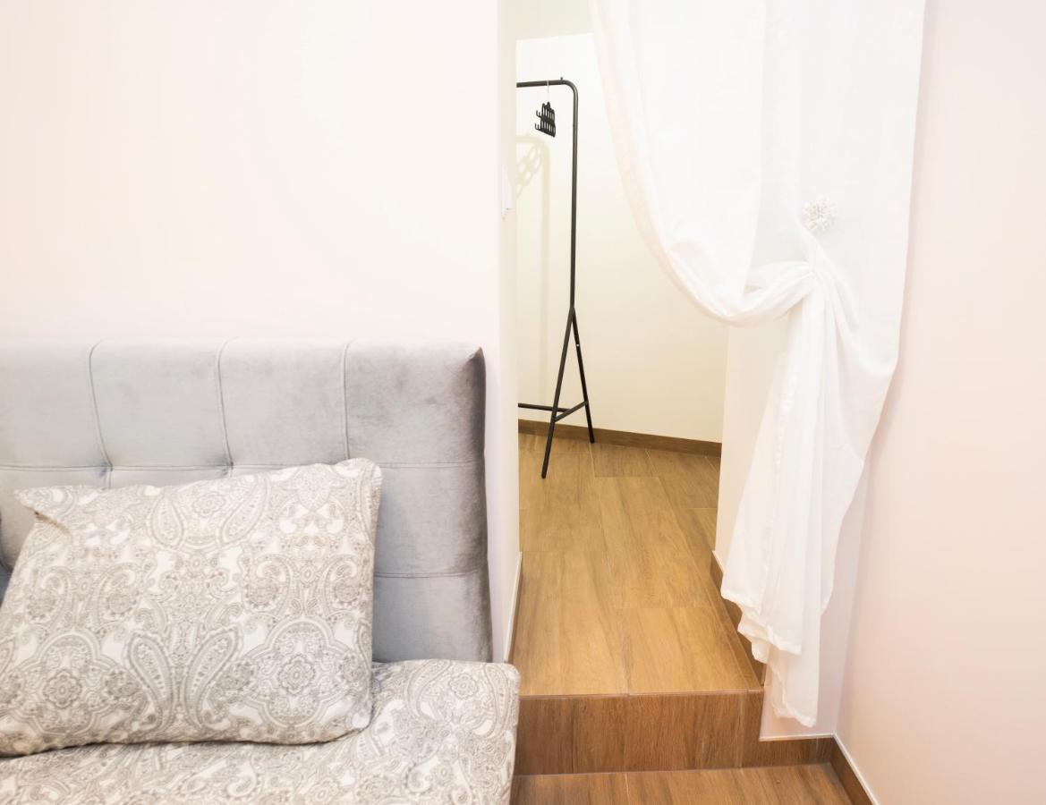 Downhill Apartment On The Groundfloor Kaunas Bagian luar foto