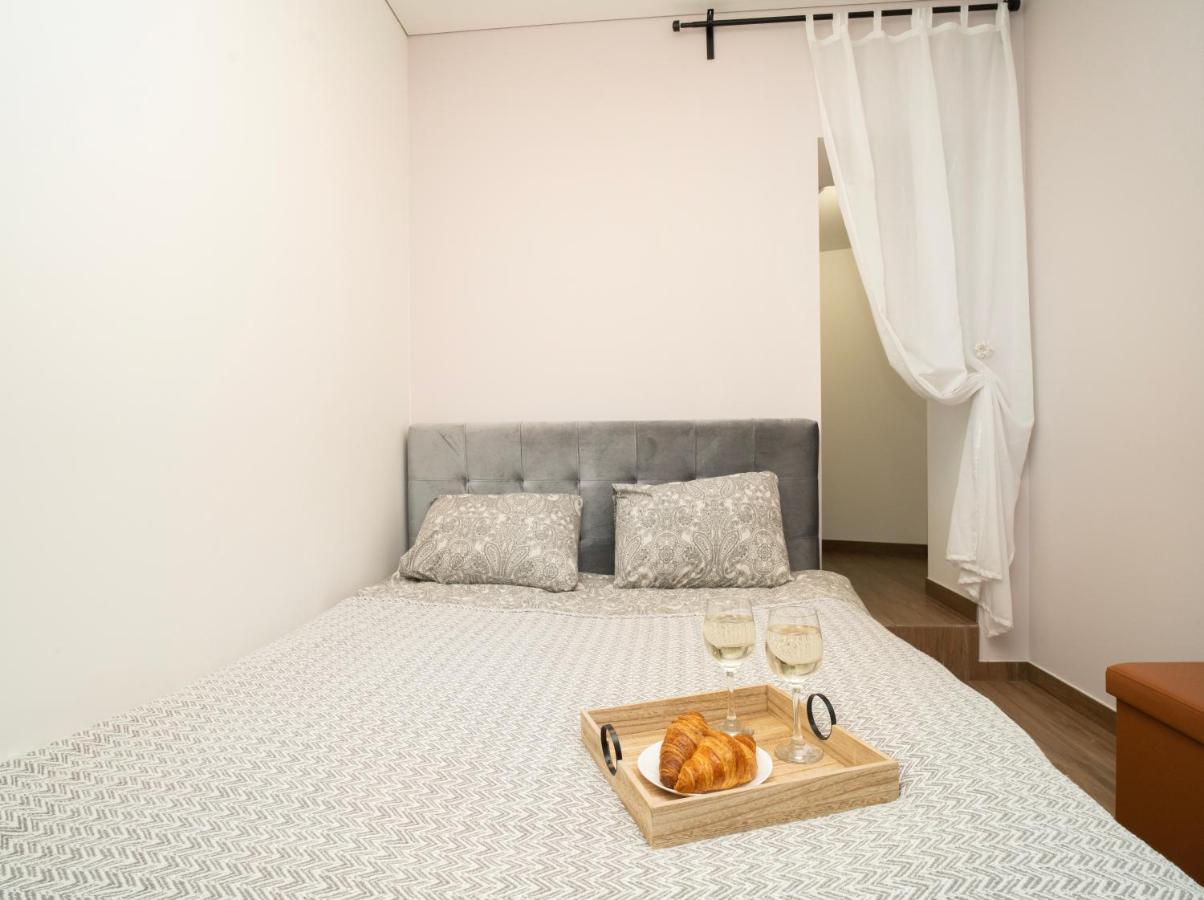 Downhill Apartment On The Groundfloor Kaunas Bagian luar foto