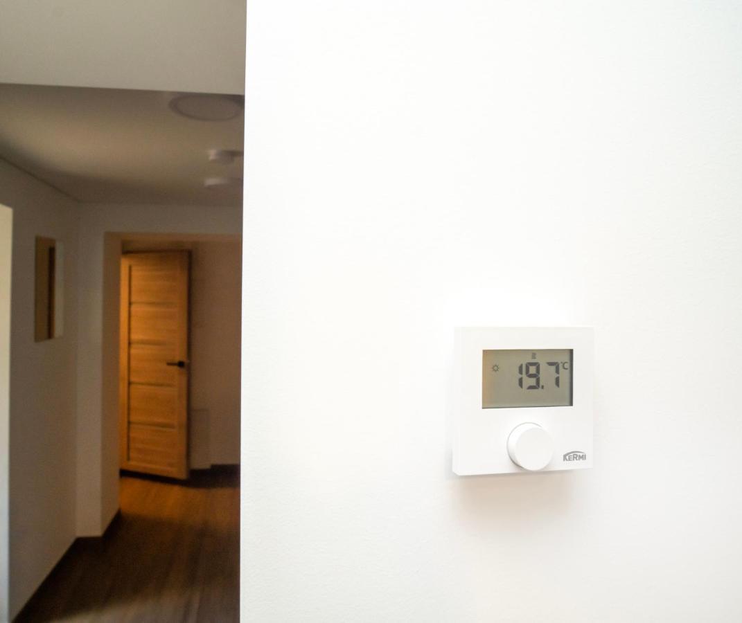 Downhill Apartment On The Groundfloor Kaunas Bagian luar foto