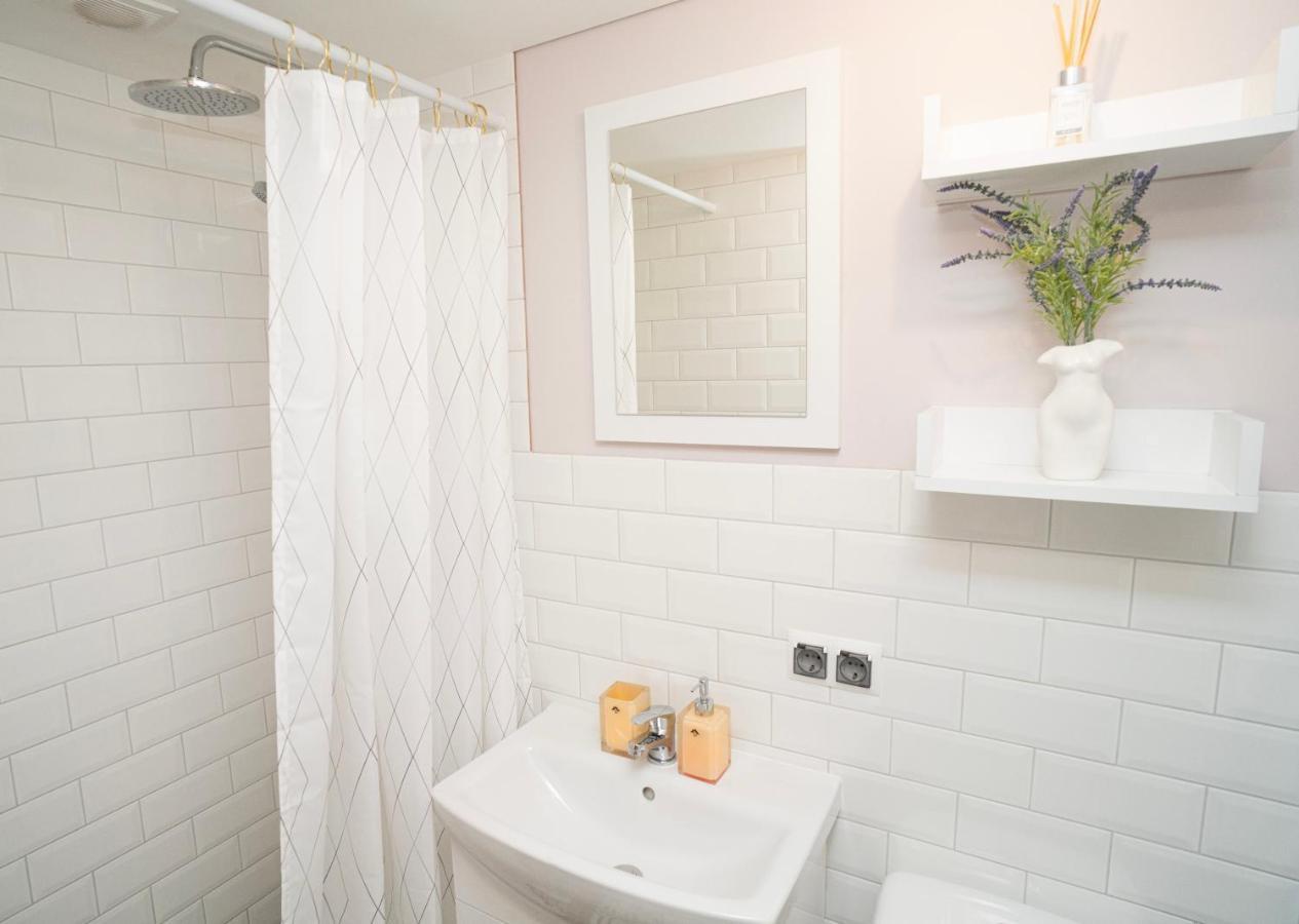 Downhill Apartment On The Groundfloor Kaunas Bagian luar foto